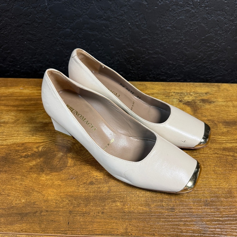 Bruno Magli DM 0535 Cream Leather Gold Toe Cap Square Toe Pumps Women 35.5